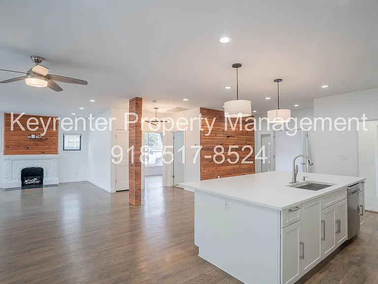 2323 E 13th St — Photo 8