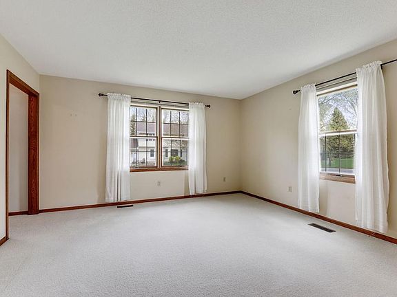 5th image of 125 Carver Sq