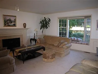 4 bed, 3300 sqft, $5,900 — Photo 2