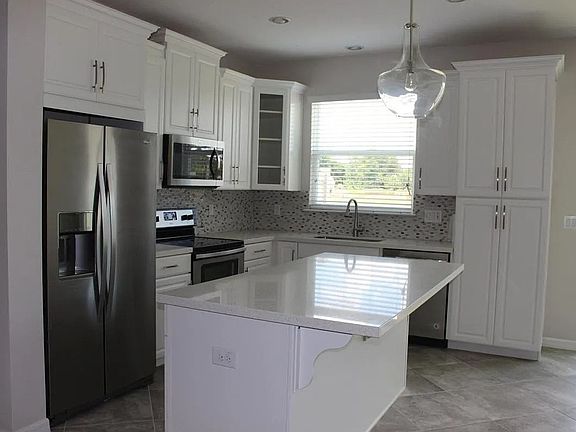 3rd image of 3807 Brighton Park Cir