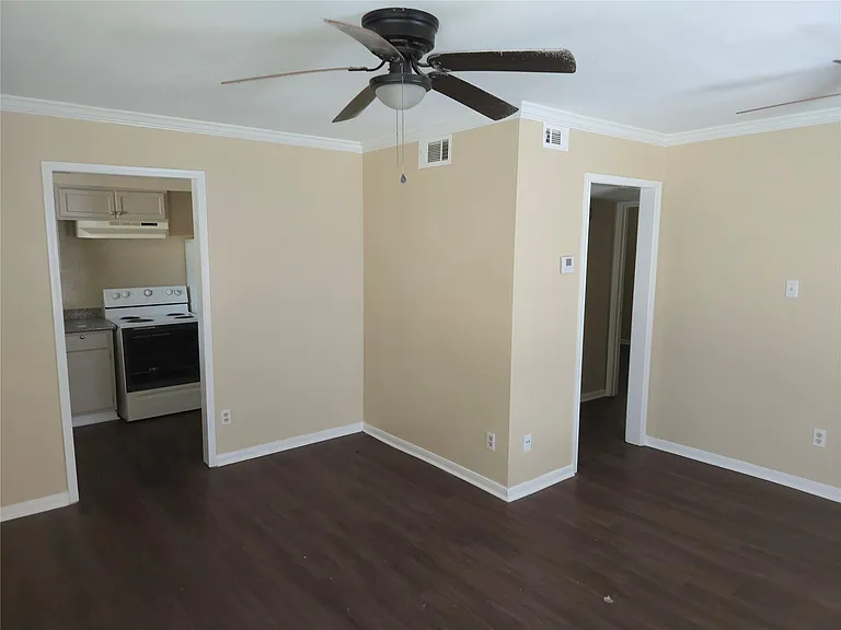 4710 Airport Blvd #203 — Photo 3