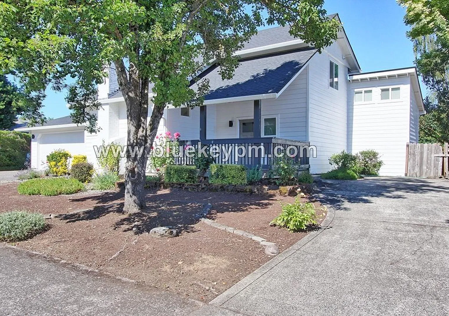 3 Bed, 2 Bath in Cascade Park with Primary on Main Floor — Photo 2