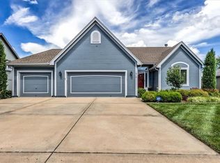 1910 Lake Dr, Smithville, MO 64089
