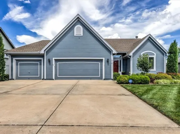 1910 Lake Dr, Smithville, MO 64089