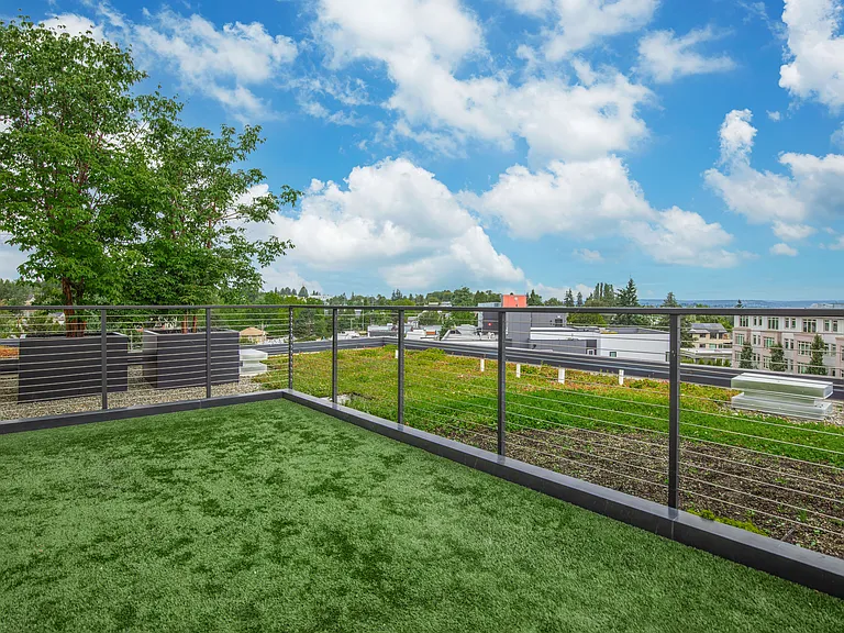 2112 E Denny Way — Photo 43