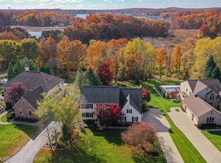 3633 Lakewood Shores Dr, Howell, MI