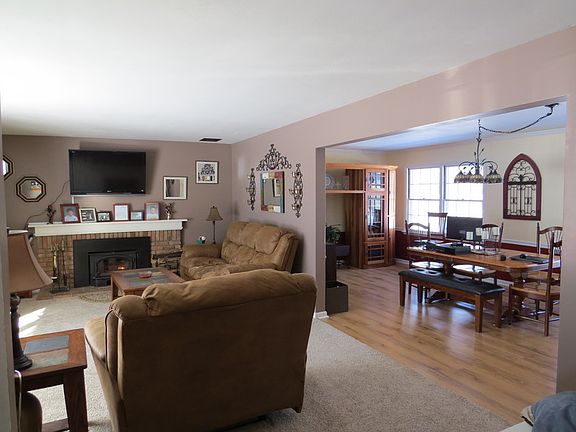 3rd image of 117 Wakawn Ave
