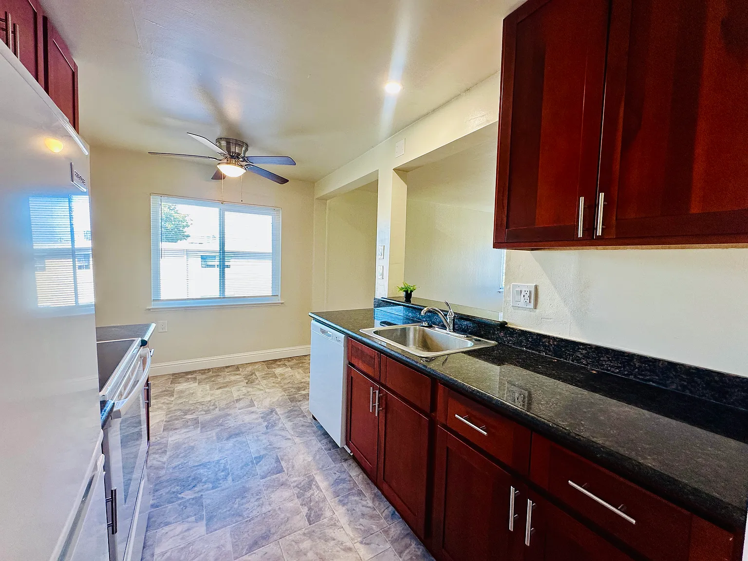 1 bed, 600 sqft, $1,825 — Photo 4