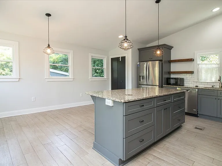 1755 Lyle Ave — Photo 18