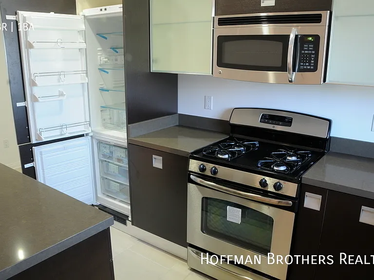 1418 N Poinsettia Pl #6 — Photo 1