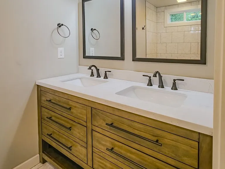 431 East Dr — Photo 5