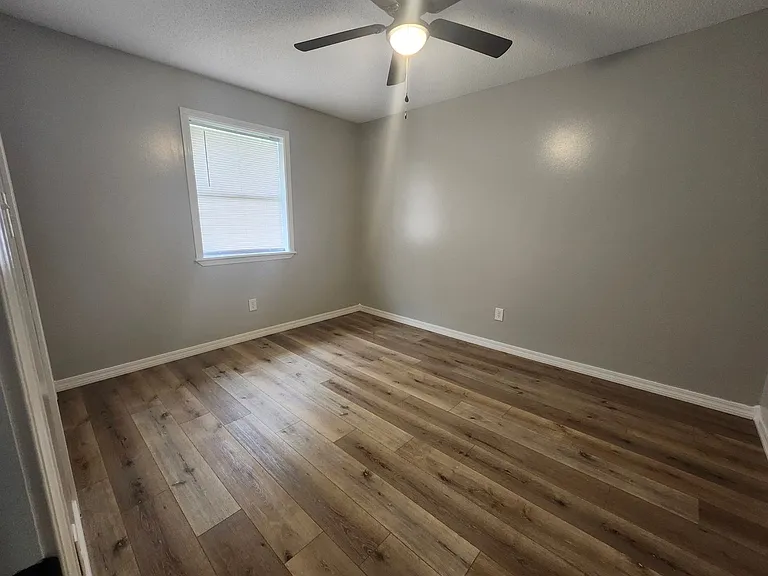 2750 W D St — Photo 12