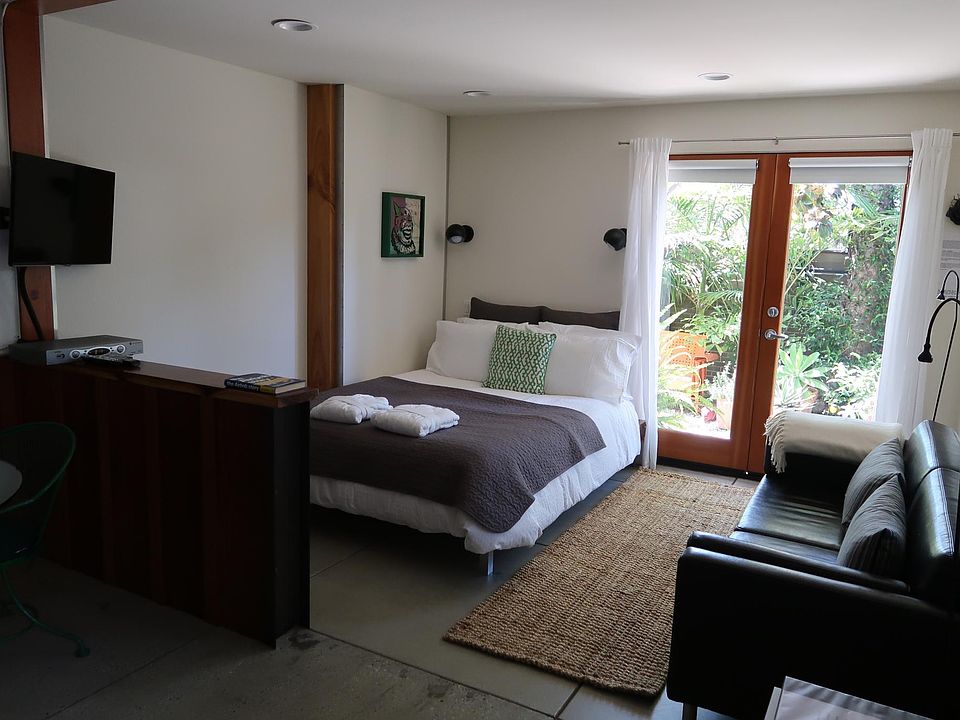 1st image of 542 Vernon Ave #1