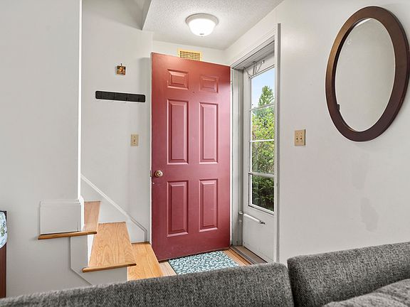 4th image of 8 Riverbend Drive #8