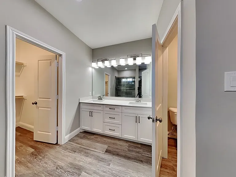2512 Sharon St — Photo 8
