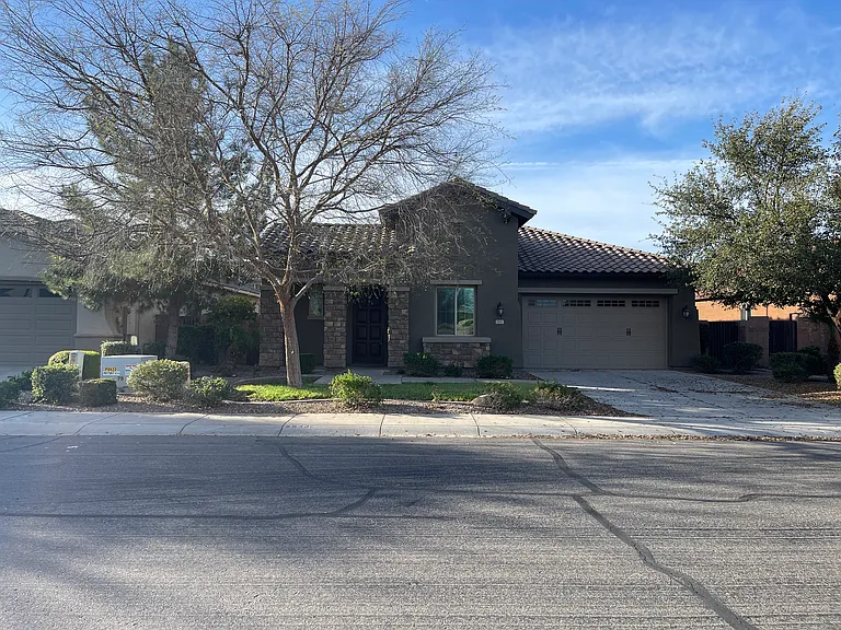 2543 E Penedes Dr — Photo 1