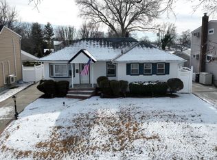 3134 Ward Ln, Wantagh, NY 11793