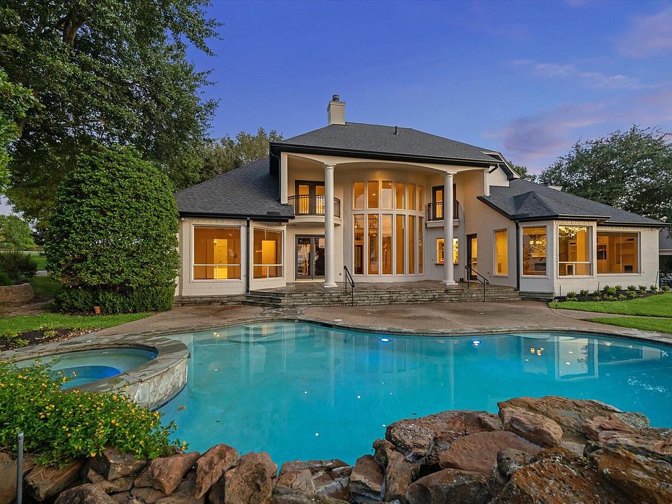 1st image of 115 Lake Estates Dr