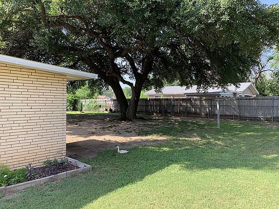 3rd image of 236 Seville Dr
