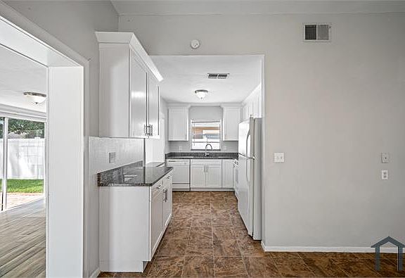 5th image of 1411 Thistledown Dr