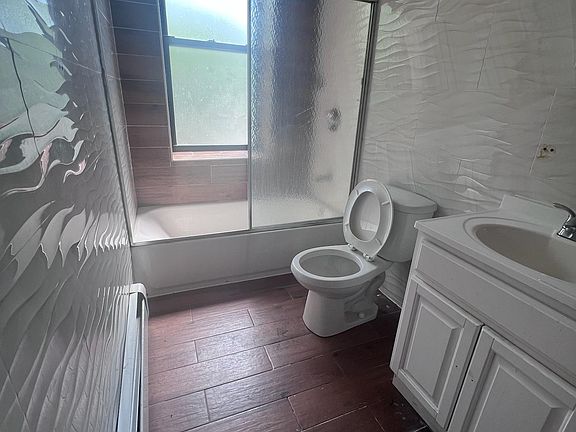 4th image of 1001 E 217th St #2