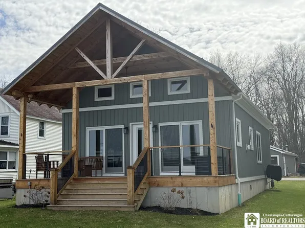 29 Loomis Bay Rd, Ashville, NY 14710