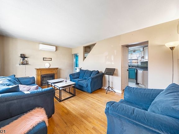 4th image of 26 Edward Ct