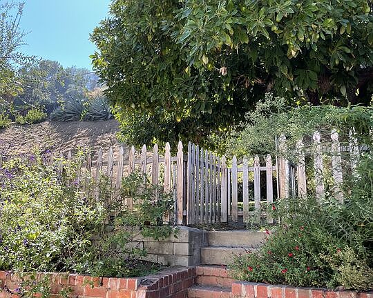 4th image of 2565 Canyon Dr