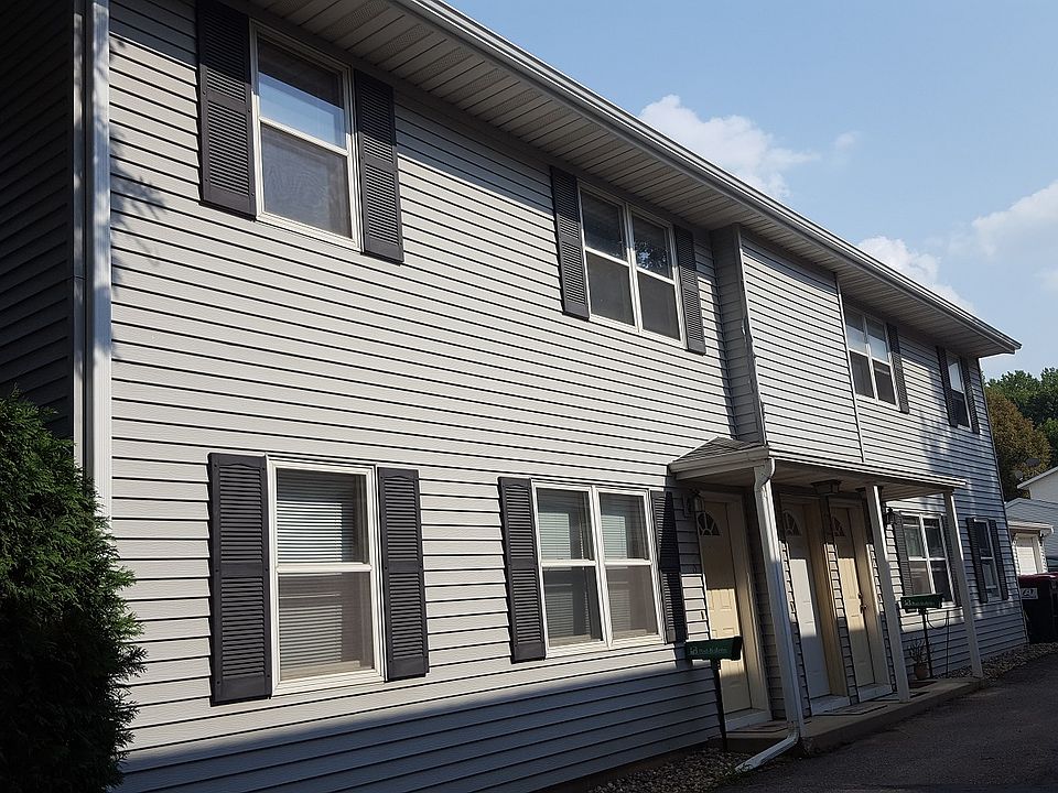 4-plex building (2220-2226 2nd St. SW)