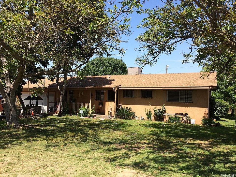 2nd image of 15514 El Capitan Way