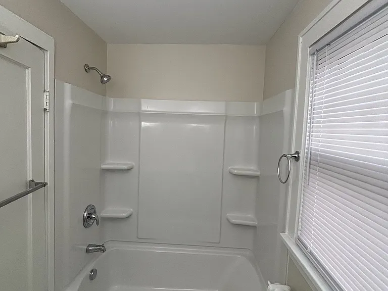 23 W Erie St #1R — Photo 7
