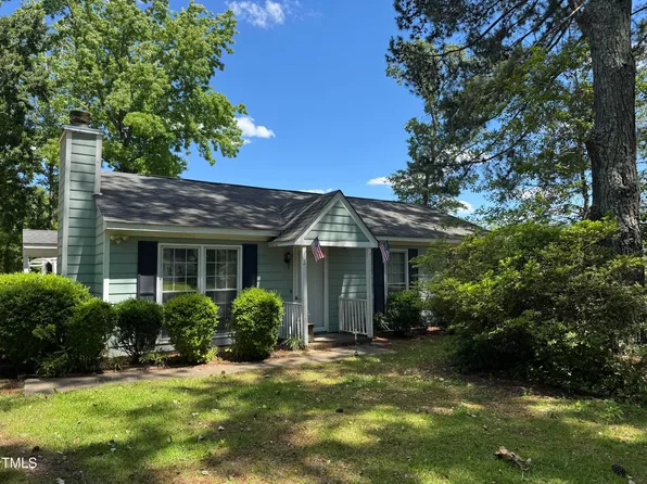 8405 Falcon Crest Cir, Angier, NC 27501