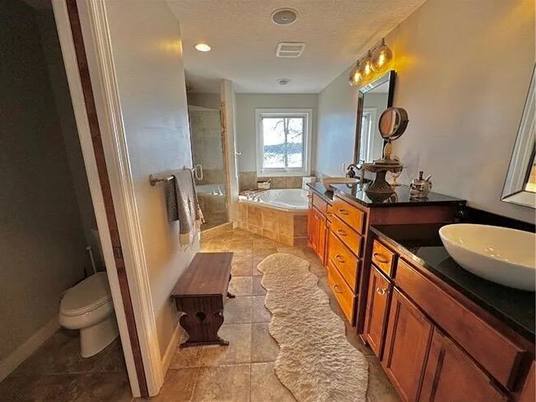 5760 Oakview Ln N — Photo 16