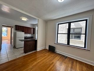 4th image of 21-38 Crescent St #2