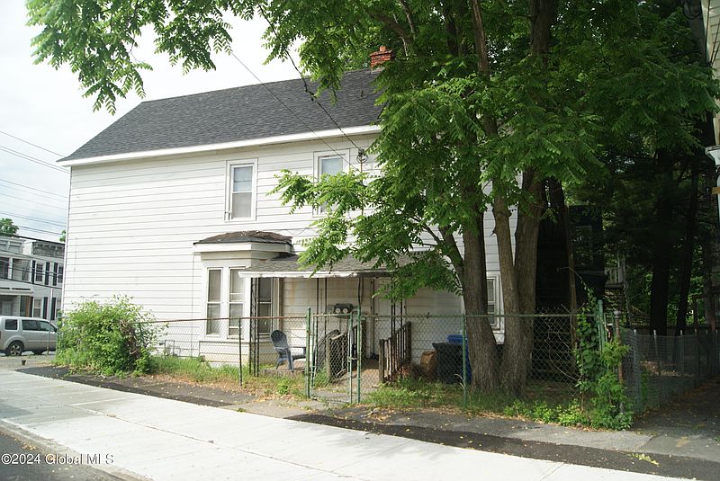5th image of 37 Watervliet Avenue