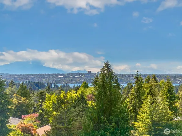 9636 NE 30th Place, Clyde Hill, WA 98004