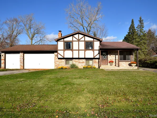 163 Hickory Dr, Troy, MI 48083