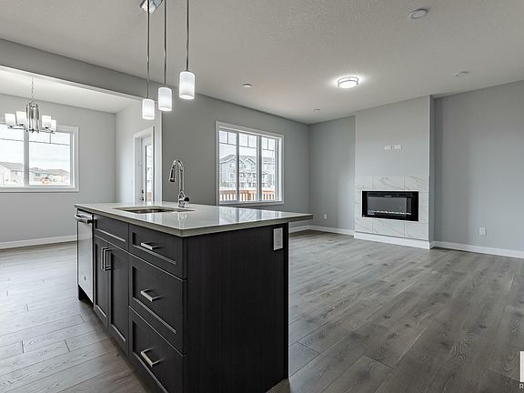 5th image of 7125 177a Ave NW