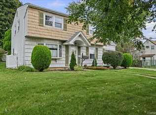 23 Saucer Lane, Levittown, NY 11756