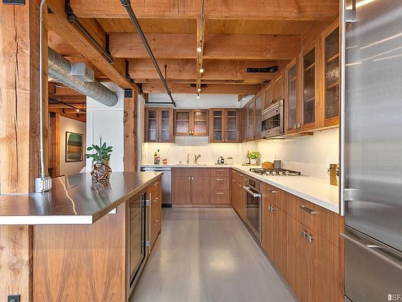 3rd image of 650 Delancey St APT 205