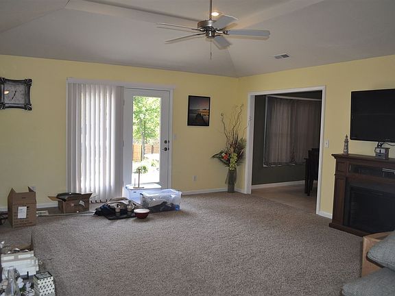 2nd image of 462 N New Years Day