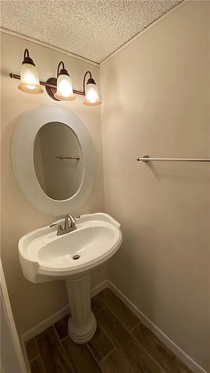 2 bed, 2.0 bath, 1060 sqft, $2,350 — Photo 4