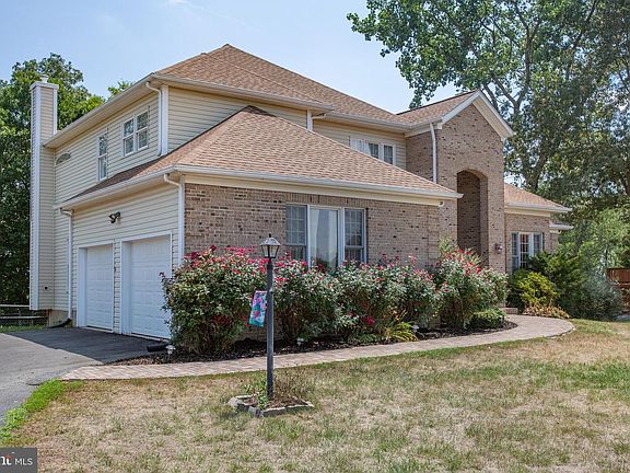 2nd image of 206 Old Landing Ct