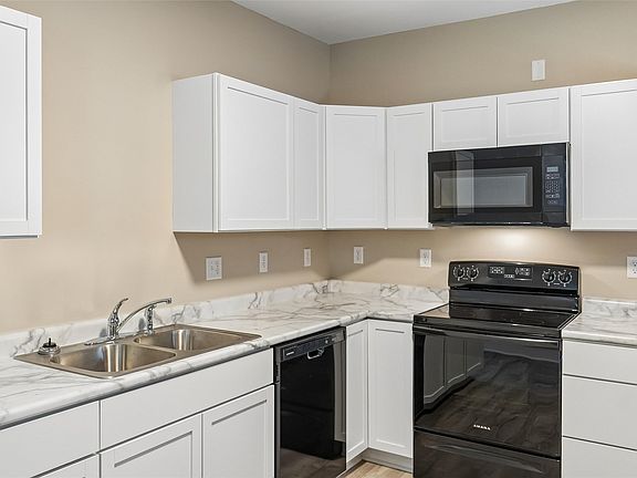 4th image of 2707 Logan Ave