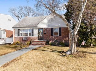 415 Saint Joseph Pl, Franklin Square, NY 11010