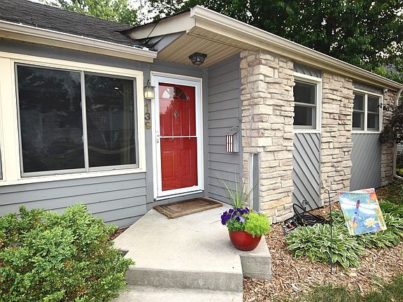 3rd image of 139 E Maple Ave