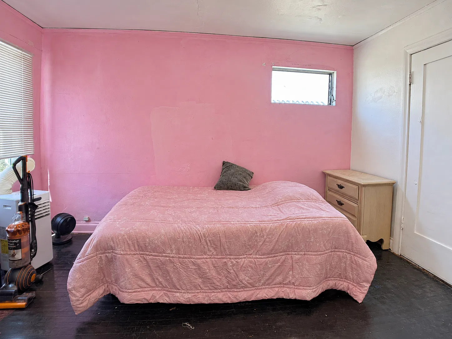 137 N Stanley Dr, Studio, Unit Studio — Photo 2