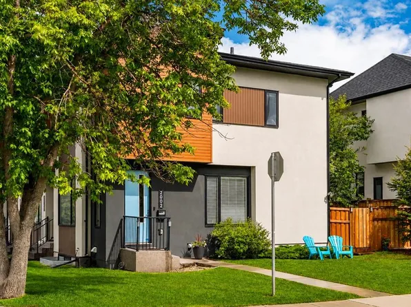2002 N 35th St SW, Calgary, AB T3E 2X6