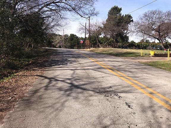 4th image of 718 W Red Bird Ln