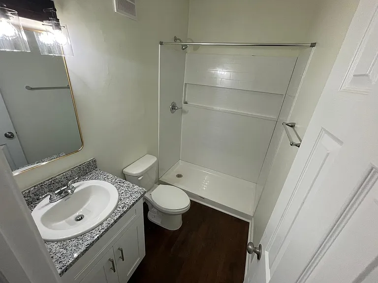 386 Parkway Dr NE — Photo 5